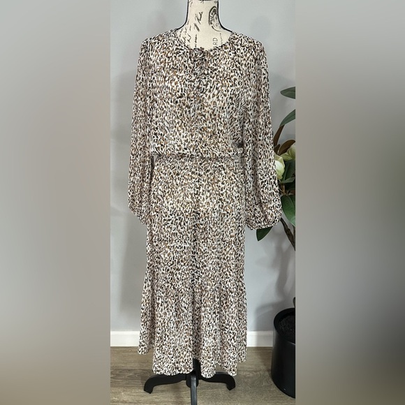 π Pleated Midi Dress β Cheetah Print π - Picture 7 of 13